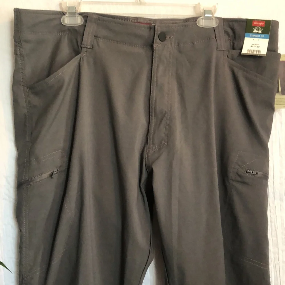 WRANGLER men Sz 40 X 30 gray cargo khaki straight leg pants elastic wais…